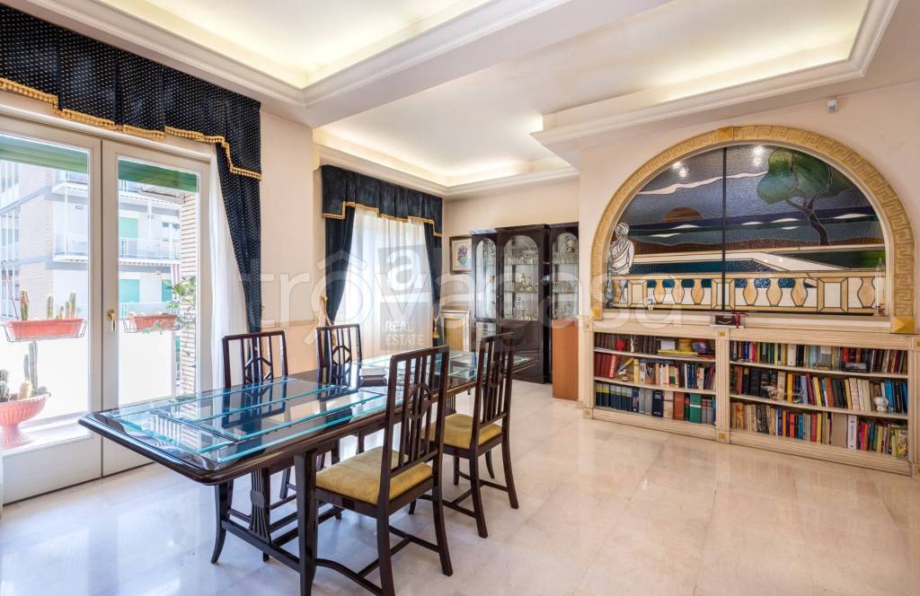 appartamento in vendita a Roma in zona EUR