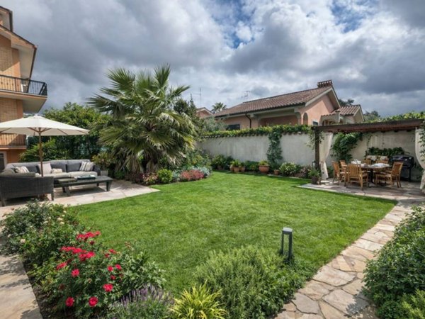 appartamento in vendita a Roma in zona Infernetto