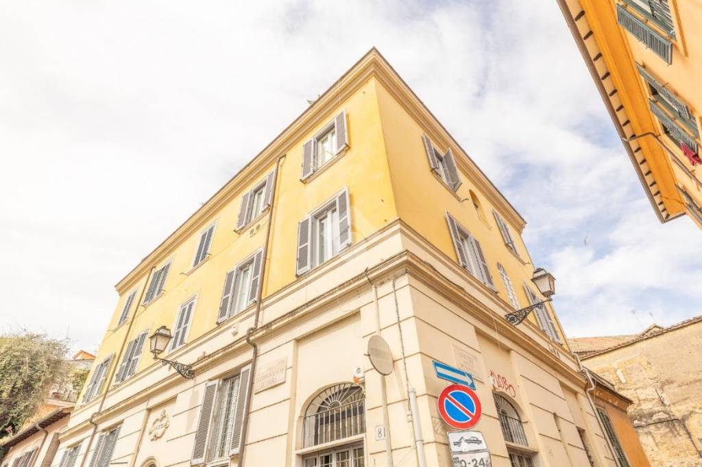 appartamento in vendita a Roma in zona Trastevere