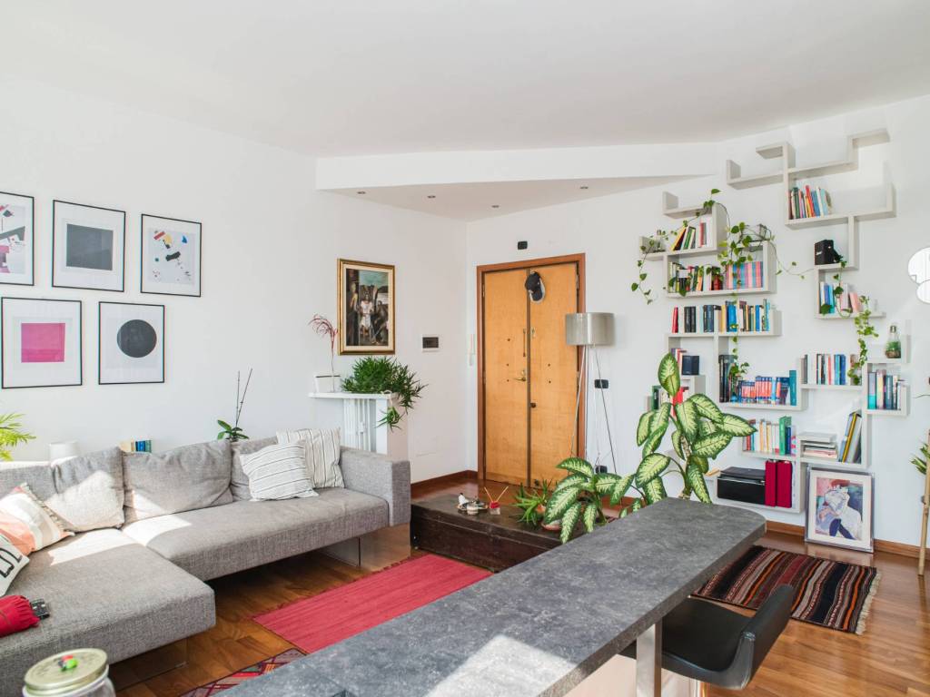 appartamento in vendita a Roma in zona Appio Latino