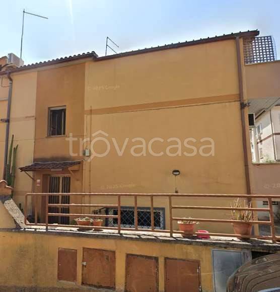 appartamento in vendita a Roma in zona Valle Muricana