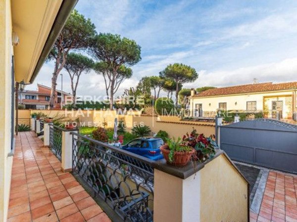 casa indipendente in vendita a Roma in zona Massimina/Casal Lumbroso