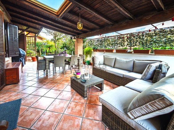 appartamento in vendita a Roma in zona Appio Pignatelli