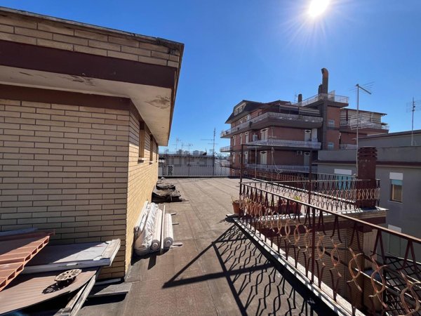 attico in vendita a Roma in zona Torre Angela