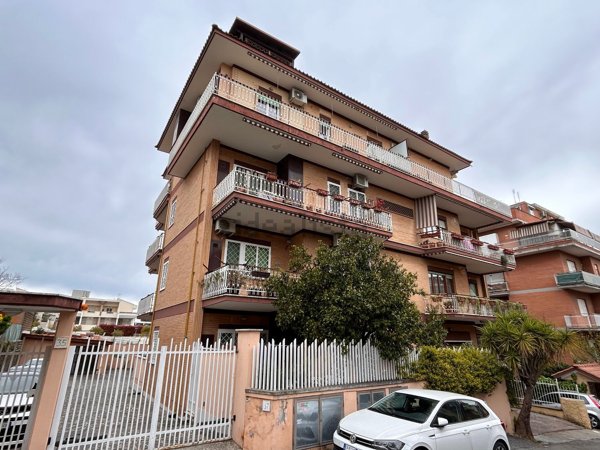 appartamento in vendita a Roma in zona Casalotti