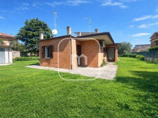 casa indipendente in vendita a Roma in zona Castelverde