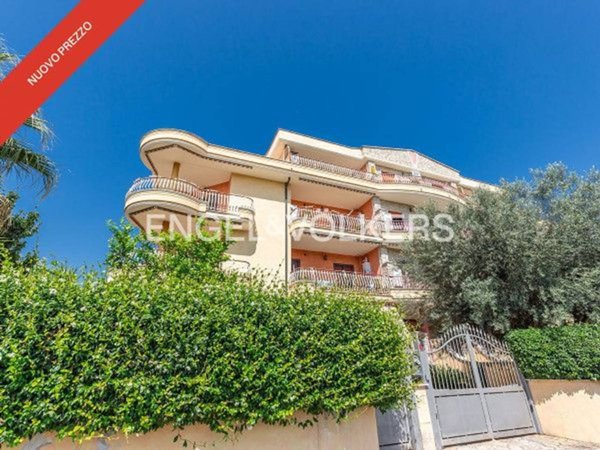 appartamento in vendita a Roma in zona Tor Bella Monaca