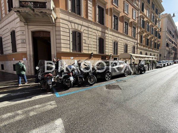 locale commerciale in vendita a Roma in zona Campo Marzio