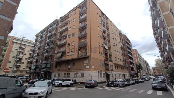appartamento in vendita a Roma in zona Ostiense