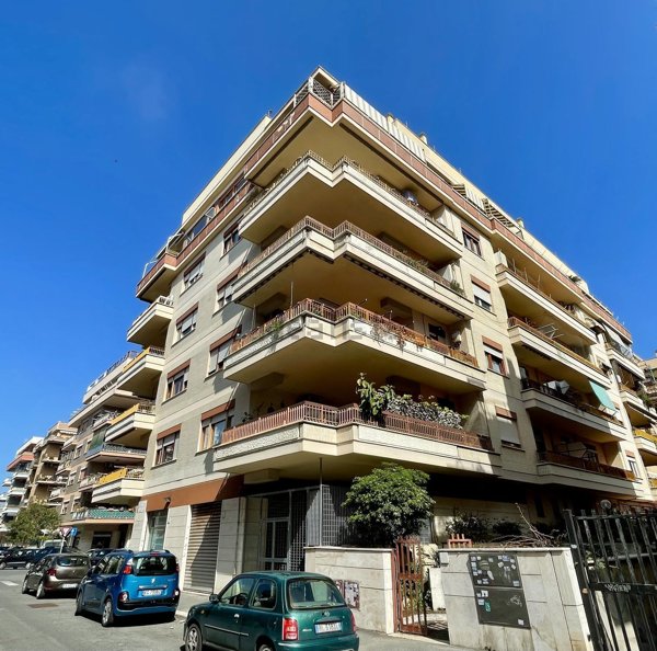 appartamento in vendita a Roma in zona Ostia Antica