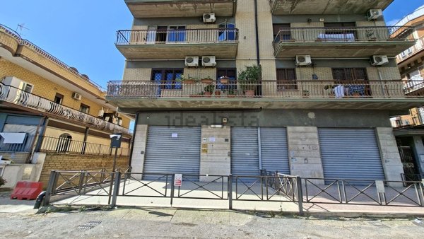 locale commerciale in vendita a Roma in zona Borghesiana