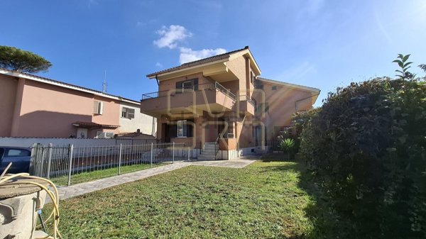 casa indipendente in vendita a Roma in zona Infernetto