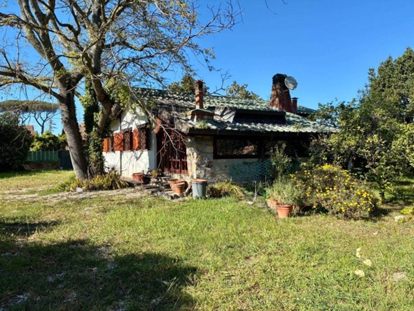 casa indipendente in vendita a Roma in zona Infernetto