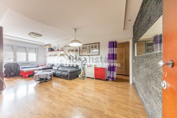 appartamento in vendita a Roma in zona Ostiense