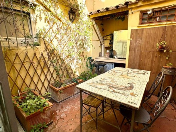 appartamento in vendita a Roma in zona Rione Regola