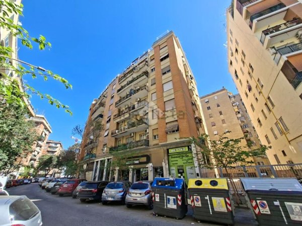 locale commerciale in vendita a Roma