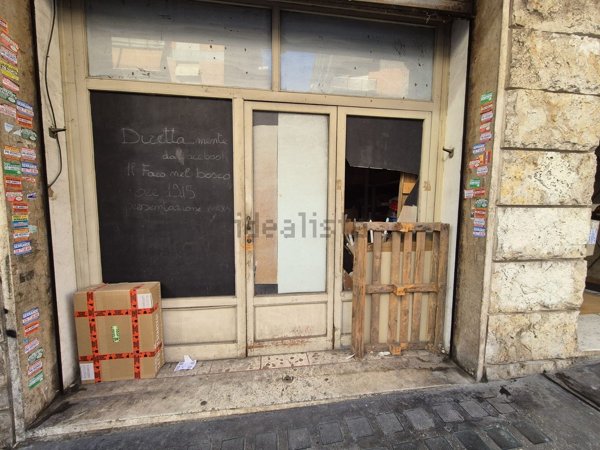 locale commerciale in vendita a Roma in zona Appio Claudio
