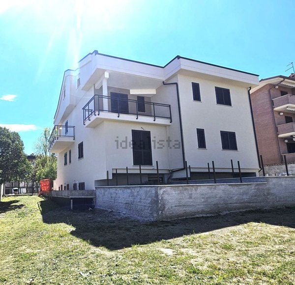 appartamento in vendita a Roma in zona Tor Bella Monaca