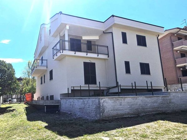 appartamento in vendita a Roma in zona Borghesiana