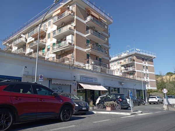 locale commerciale in vendita a Roma in zona Aurelio