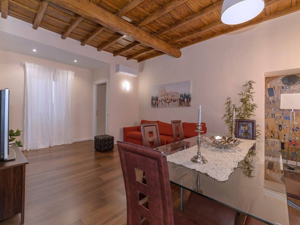 appartamento in vendita a Roma in zona Rione Monti/Campitelli