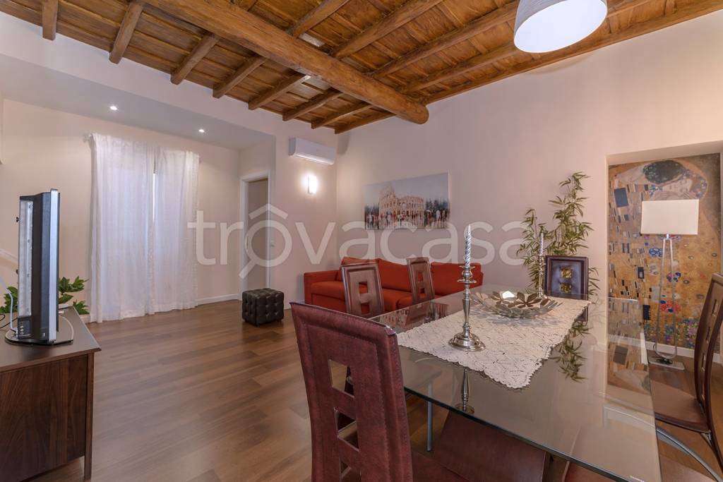 appartamento in vendita a Roma in zona Rione Monti/Campitelli