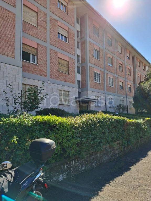 appartamento in vendita a Roma in zona Torre Spaccata