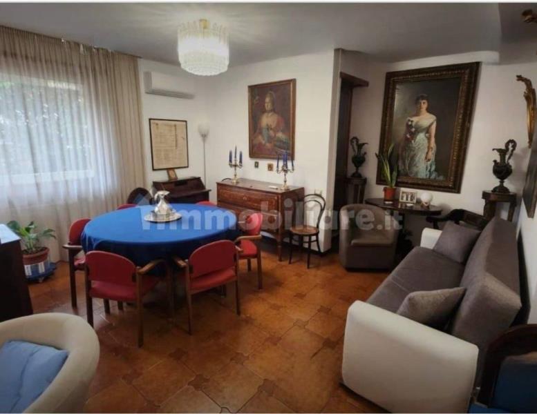 appartamento in vendita a Roma in zona EUR