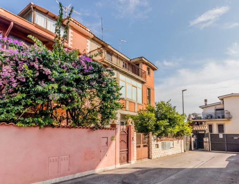 appartamento in vendita a Roma in zona Borghesiana