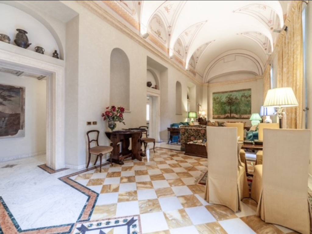 appartamento in vendita a Roma in zona Parione/Sant'Eustachio