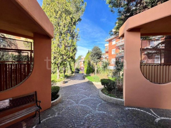 appartamento in vendita a Roma in zona Tomba di Nerone