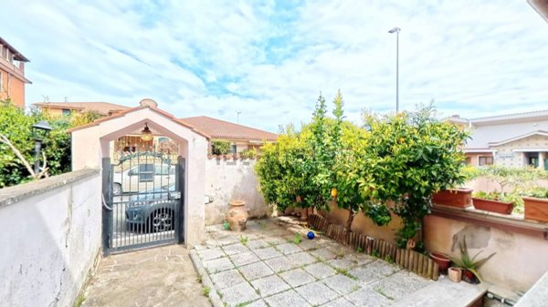 casa indipendente in vendita a Roma in zona Acilia