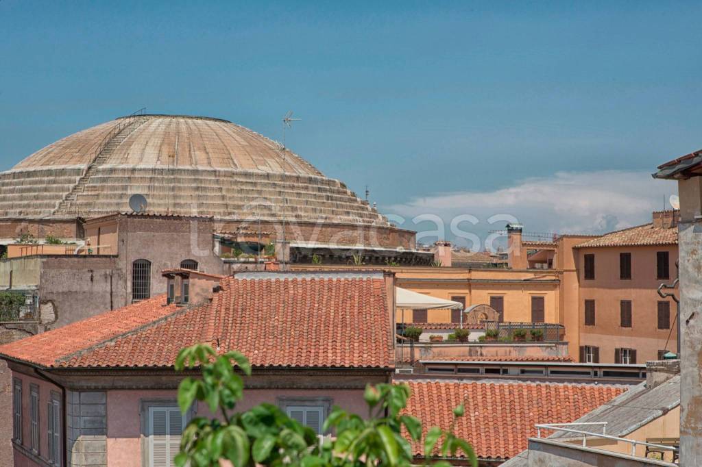 appartamento in vendita a Roma in zona Parione/Sant'Eustachio