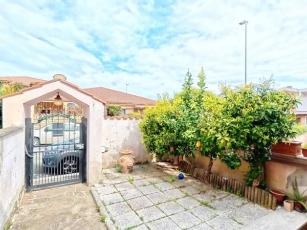 casa indipendente in vendita a Roma in zona Acilia