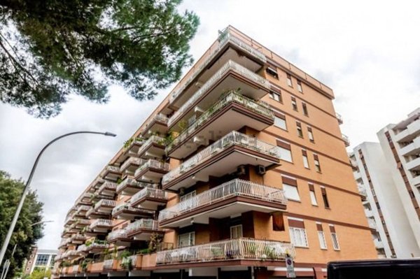 locale di sgombero in vendita a Roma in zona Torre Maura