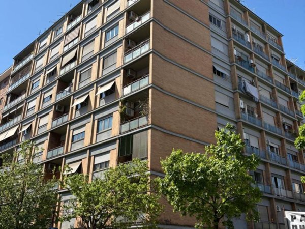 appartamento in vendita a Roma in zona Ostiense