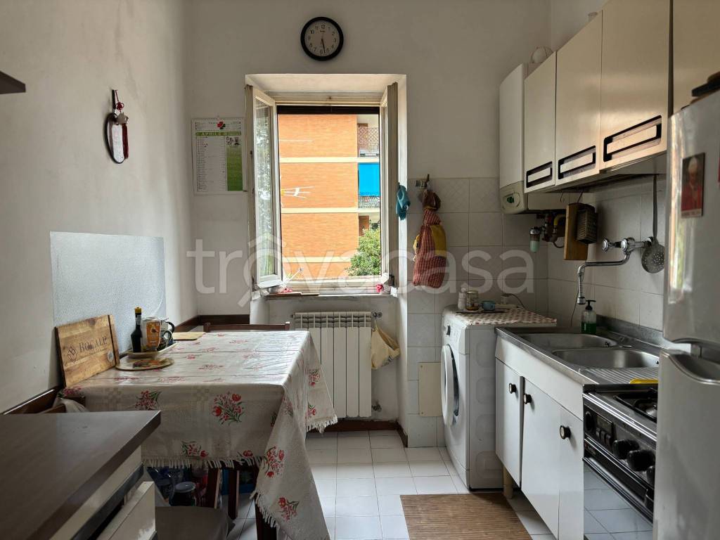appartamento in vendita a Roma in zona Tomba di Nerone