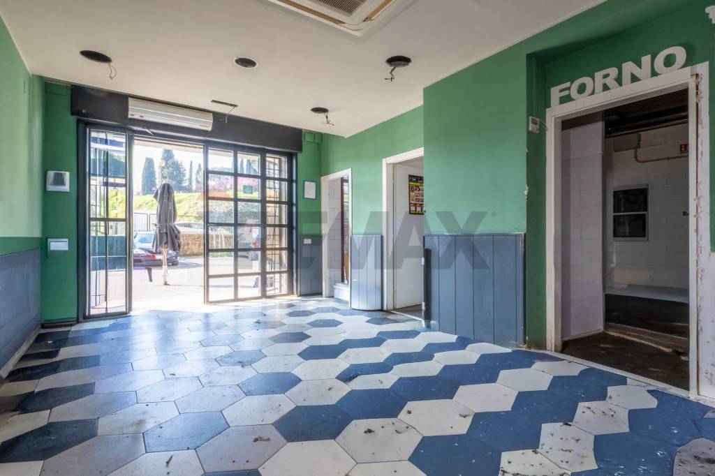 negozio in vendita a Roma in zona Labaro