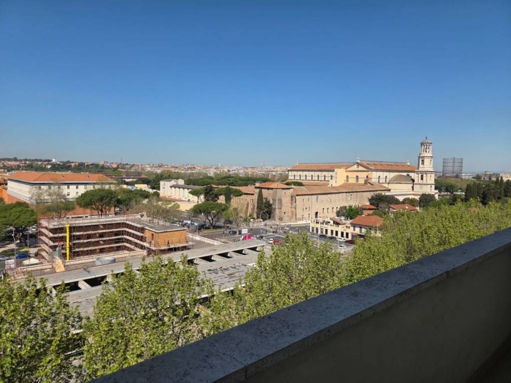 appartamento in vendita a Roma in zona Ostiense