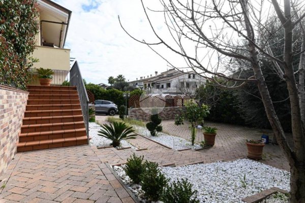 casa indipendente in vendita a Roma in zona Massimina/Casal Lumbroso