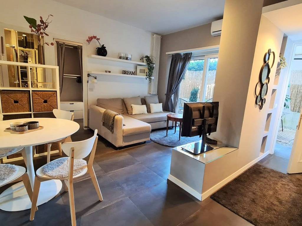 appartamento in vendita a Roma in zona Tomba di Nerone