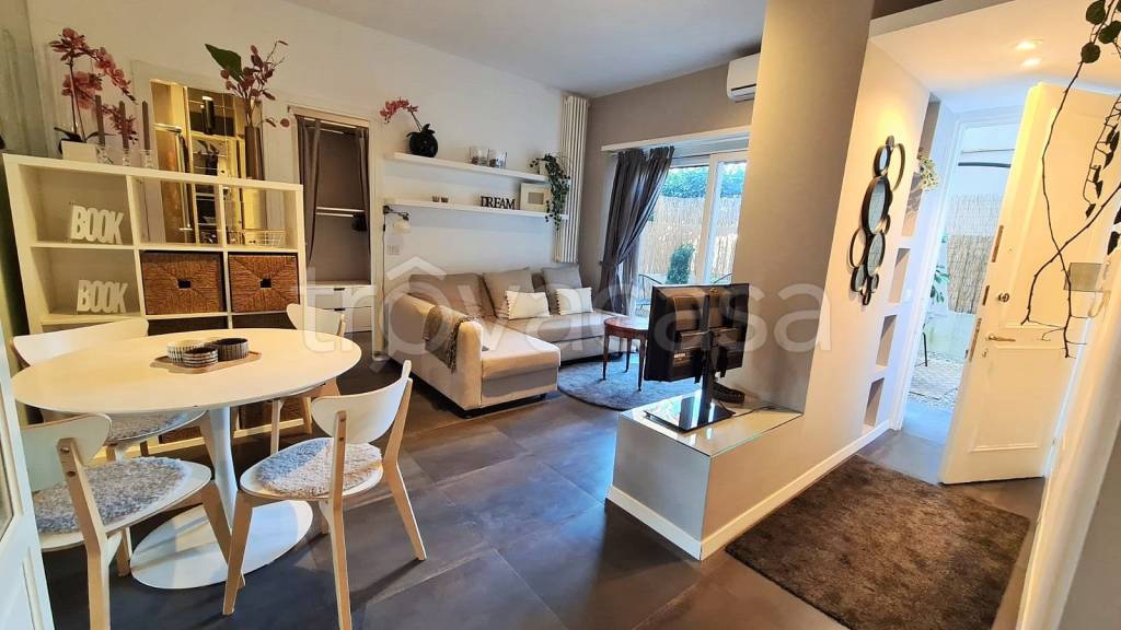 appartamento in vendita a Roma in zona Tomba di Nerone