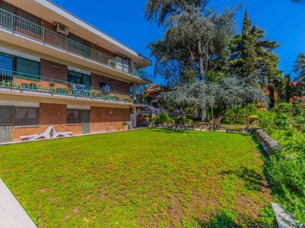 appartamento in vendita a Roma in zona Ardeatino