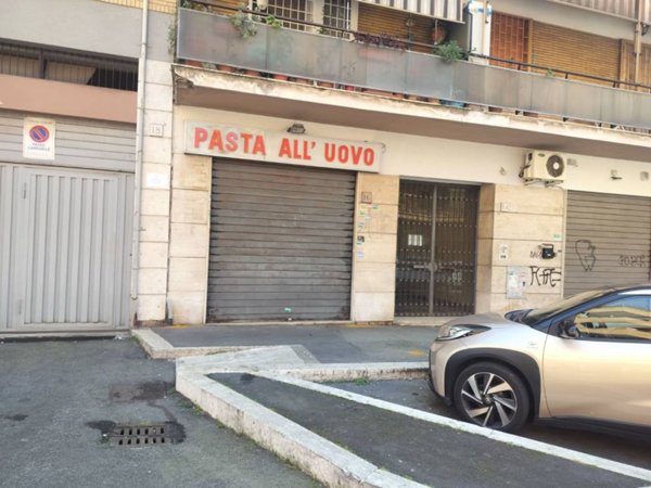 negozio in vendita a Roma in zona Portuense