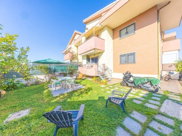 appartamento in vendita a Roma in zona Giardini di Corcolle