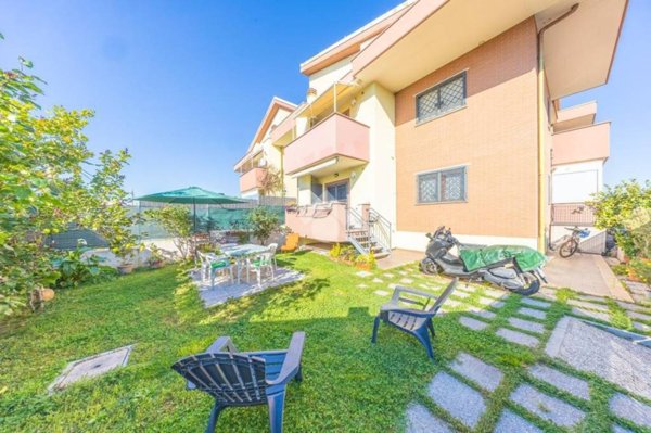 appartamento in vendita a Roma in zona Giardini di Corcolle