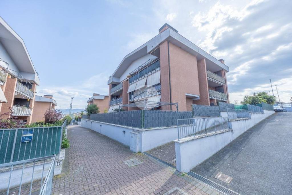 appartamento in vendita a Roma in zona Castelverde