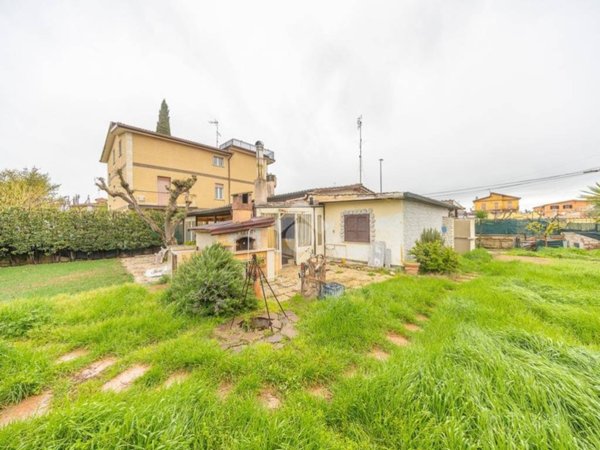 casa indipendente in vendita a Roma in zona Lunghezza