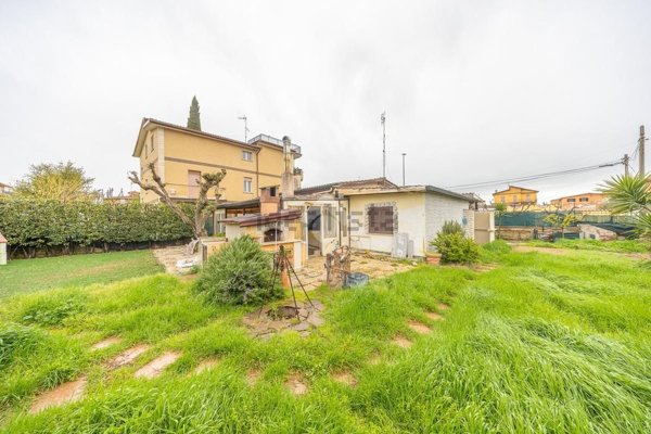 appartamento in vendita a Roma in zona Giardini di Corcolle