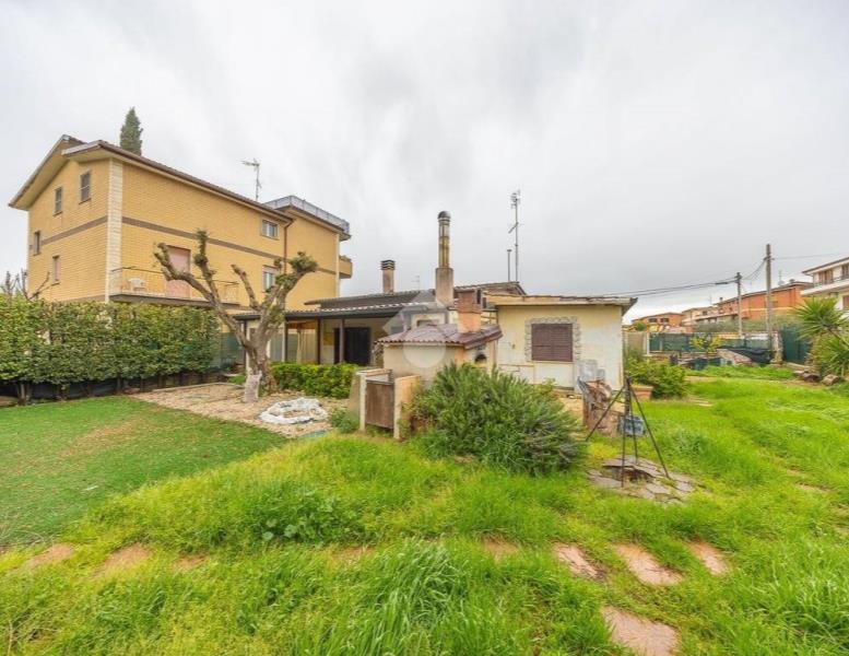 casa indipendente in vendita a Roma in zona Giardini di Corcolle